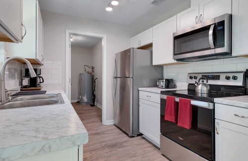 Tallahassee Casa | Rare Find 3b Pet Friendly Renovated