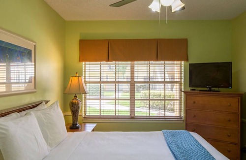Delray Beach Complejo | RARE FIND! Beach Front Resort at Gulf Stream - Sleeps 2-4, pool, hot tub, bbq