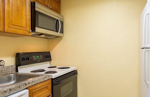 Delray Beach Complejo | RARE FIND! Beach Front Resort at Gulf Stream - Sleeps 2-4, pool, hot tub, bbq