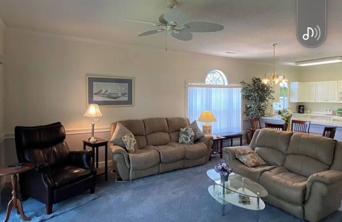 Central Myrtle Beach Condominio | RARE find Golf Course view Condo!