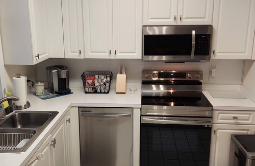 Central Myrtle Beach Condominio | RARE find Golf Course view Condo!