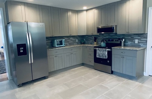 Charlotte Casa | Rare find! Home w/ a deck, mins 2 Uptown