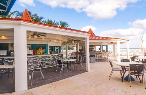 Sunny Isles Beach Villa | RARE FIND - Perfectly Located Relaxing Beach Front studio at the Marco Polo Resort - Collins Ave - Sunny Isles Beach - near aventura mall and more