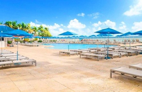 Sunny Isles Beach Villa | RARE FIND - Perfectly Located Relaxing Beach Front studio at the Marco Polo Resort - Collins Ave - Sunny Isles Beach - near aventura mall and more