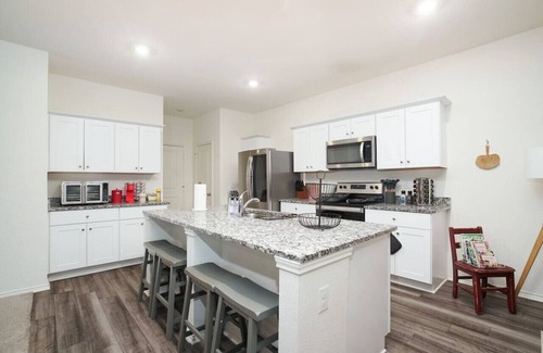 Medina Valley Casa | Rare Find |Sleeps 13 |Family Fun
