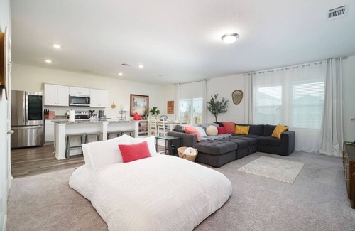 Medina Valley Casa | Rare Find |Sleeps 13 |Family Fun