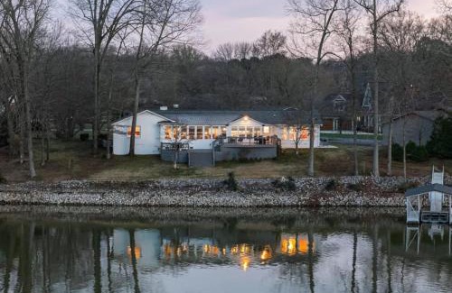 Winchester Casa | Rare Flat Lot wBeautiful Views Dock Hot Tub