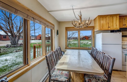 Clark Chalet De Esquí | Rare gem and outdoorsman's paradise near hunting, fishing, and snowshoeing!