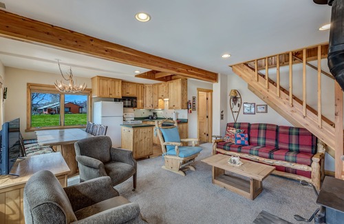 Clark Chalet De Esquí | Rare gem and outdoorsman's paradise near hunting, fishing, and snowshoeing!