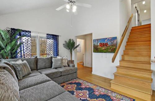 Lauderdale Lakes Casa | Rare Gem! Game Room, Hot Tub, Near Lake, Pet Ok