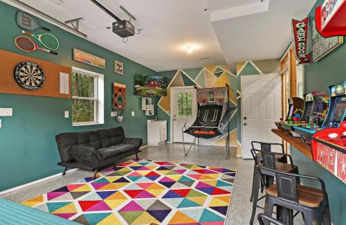 Lauderdale Lakes Casa | Rare Gem! Game Room, Hot Tub, Near Lake, Pet Ok