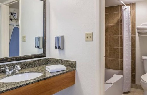 Wahweap Complejo | Rare Gem! Parking, Pool, Fitness Center, Near Antelope Canyon!
