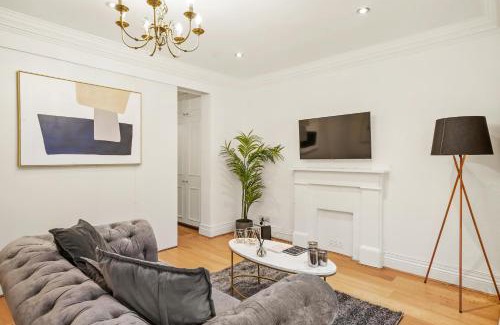 Brompton & Hans Town Apartamento | Rare Knightsbridge Gem by Dena Elite Collection