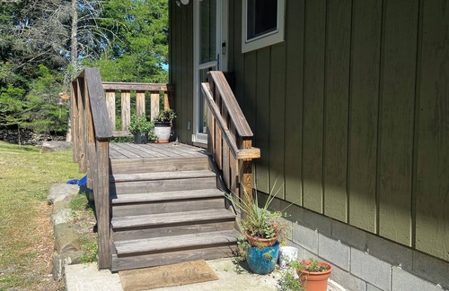 Town of Marbletown Cabina | Rare opportunity to rent Accord NY cabin with wood stove, expansive property
