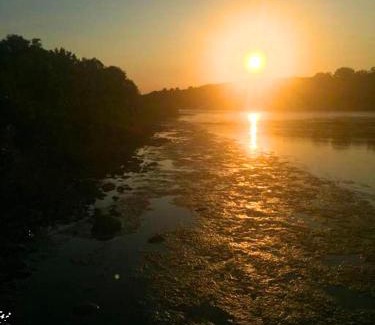 Montague Casa | Rare River Views & Access, Cabin by Eden Islands