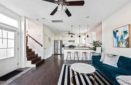 Esplanade Ridge Casa | Rare single home steps to Jazz Fest, a mile to the French Quarter, pet friendly