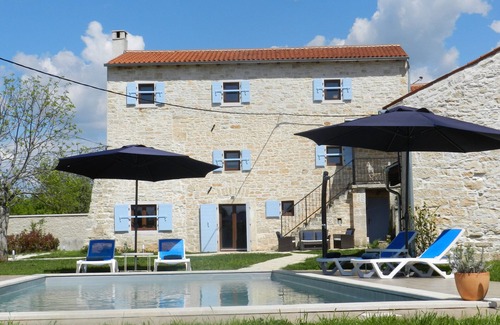 Modrusani Villa | Rara impresionante villa de piedra de Istria original convertida. 5 habitaciones. 14pax