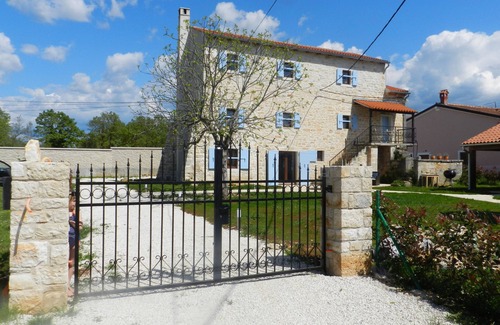 Modrusani Villa | Rara impresionante villa de piedra de Istria original convertida. 5 habitaciones. 14pax