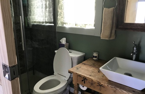 Baptistown Casa | Rare Tiny House: retiro de escritor perfecto en el condado de Bucks, PA