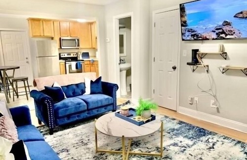 Plaza Midwood Casa | Rare Townhome with Queen Beds in Plaza Midwood-10 min drive uptown