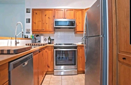 East Kootenay Casa | Rare Upper Village Townhouse w/ a garage for gear and tuning!