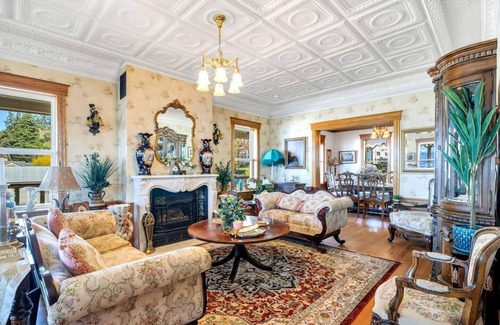 Tracyton Casa | Rare Victorian & Modern Luxury Getaway+Water Views