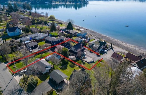 Tracyton Casa | Rare Victorian & Modern Luxury Getaway+Water Views