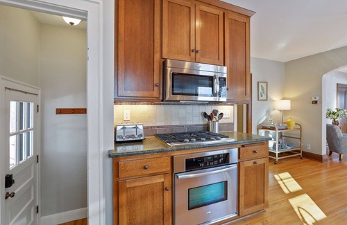 Wayzata Casa | Rarely Available - Downtown Wayzata Home