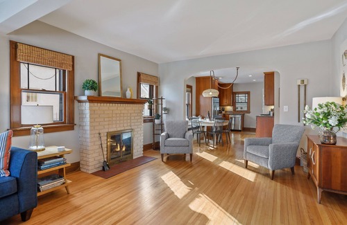 Wayzata Casa | Rarely Available - Downtown Wayzata Home