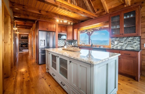 Dahlonega Cabina | Rarely found MOUNTAIN TOP LOG CABIN