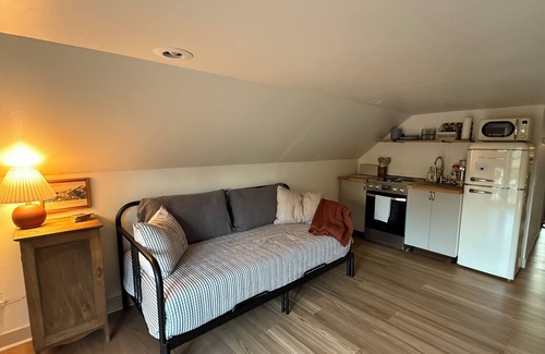 Lamar Heights Area Cabaña | Rascal Ranch: Cozy 2-bed attic apartment close to Olde Town Arvada w/hot tub