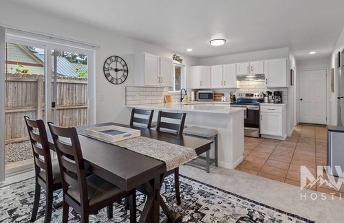 Rathdrum Casa | Rathdrum | Close to Silverwood & Golf | Sleeps 8