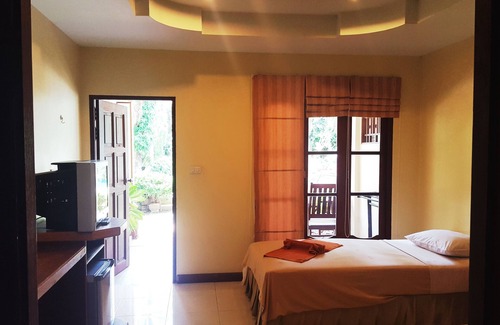 Chaweng City Center Complejo | Rattana Guesthouse & Bungalow