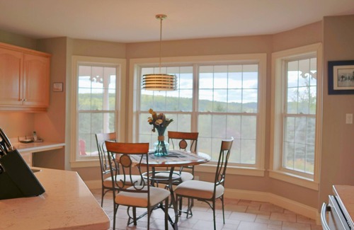Anne's Land Casa | Rattenbury Hillside Escape