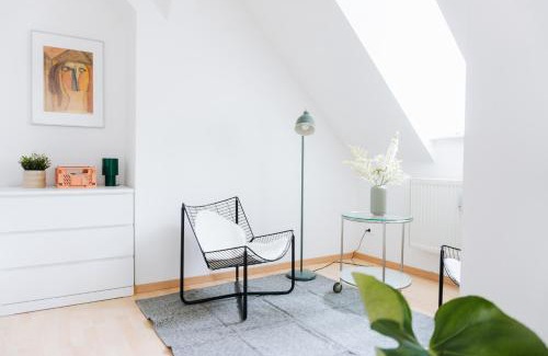 Straubing Apartamento | raum life - Urbanes Refugium mit Parkplatz