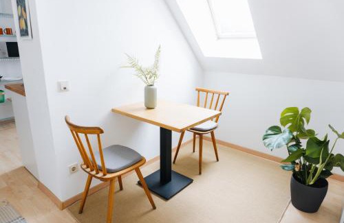 Straubing Apartamento | raum life - Urbanes Refugium mit Parkplatz