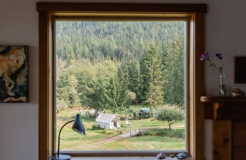 East Thurlow Island Casa | Raven Cottage en Shoal Bay Inn. Con simpáticos lugareños, un paraíso de jardín