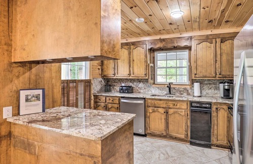 Zirconia Cabina | Raven Rock - 31 Acres, HOT TUB, Stream, fire Pit, Private, High Speed Internet