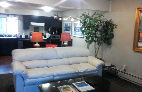 Spenard Apartamento | Moon Song 2 bdm Midtown Corporate & Vacation cerca del aeropuerto