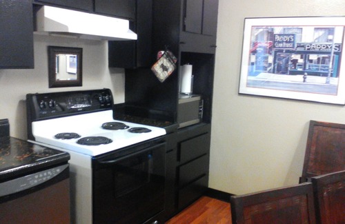 Spenard Apartamento | Moon Song 2 bdm Midtown Corporate & Vacation cerca del aeropuerto