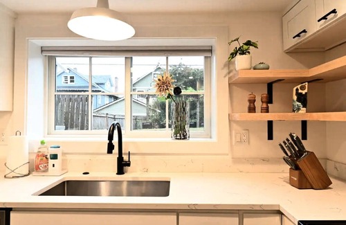 University District Casa | Ravenna Chic Escape / 8 mins from UW/N Seattle by Zen Living