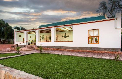 Oudtshoorn Casa | Ravenscliff White House