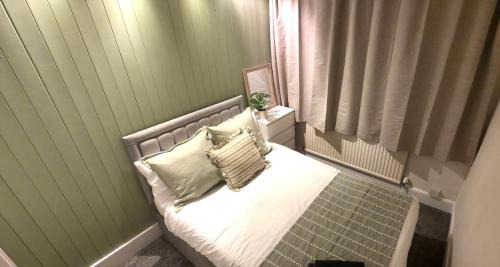 Maidstone Casa | Ravenshaw House Parking Maidstone 4 Bed Garden
