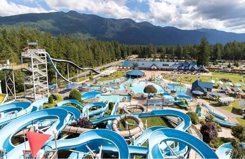 Lindell Beach Cabaña | Ravenwood Cottage at Cultus with Pool & Hot Tub