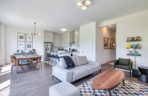 Pickering Casa | Ravine Retreat | Chef Kitchen | Toronto Zoo | SPA | Entire Home | Detached Home