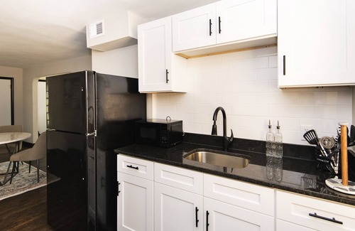 St. Louis Hills Apartamento | Ravishing 1 Bedroom Apartment with Street Parking