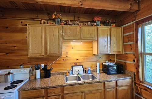 Slade Cabina | Ray's Dream in Red River Gorge with Hot Tub