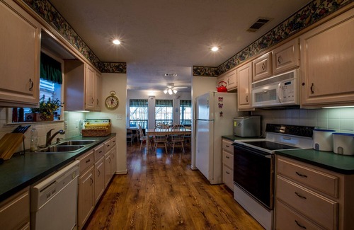 Brookeland Casa | Rayburn Country Cabin