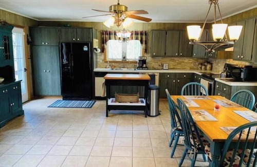James Creek Casa | Raystown Mountain Escape - Views & Relaxing Spaces