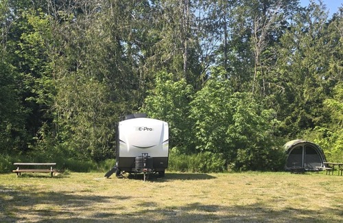 Port Angeles Alquiler De RV | Ready-to-Camp Tent Site - Glamping Tent Site with Queen Air Mattress